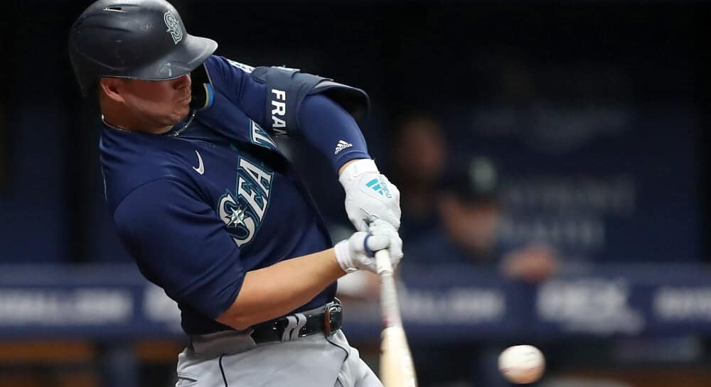 Mariners, Julio stay hot with shutout win over Astros