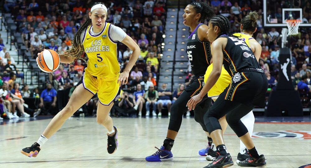 Dearica Hamby attempts to pass WNBA Player Props today on 7/9/24